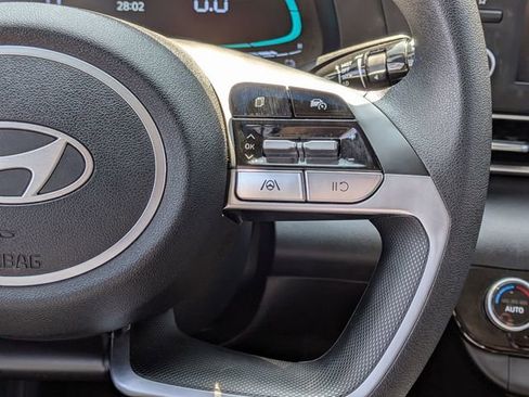 Used 2025 Hyundai Elantra Hybrid FWD image 16