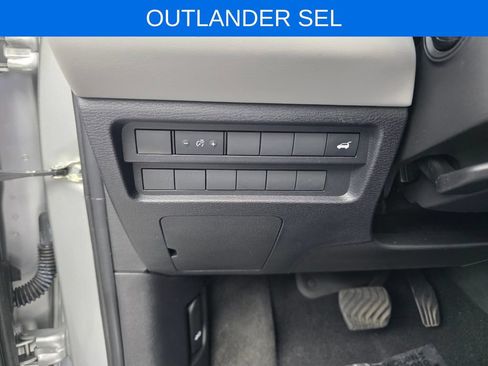 Used 2023 Mitsubishi Outlander SEL FWD image 22