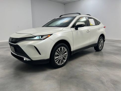 Used 2022 Toyota Venza Limited AWD/4WD image 3