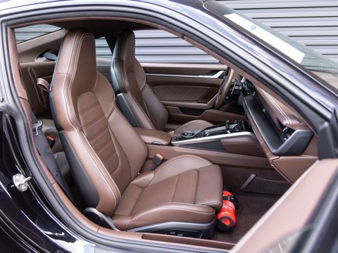 Certified 2021 Porsche 911 Turbo S AWD/4WD image 31