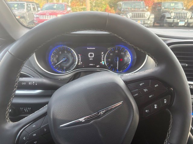 Used 2025 Chrysler Pacifica Limited FWD image 11