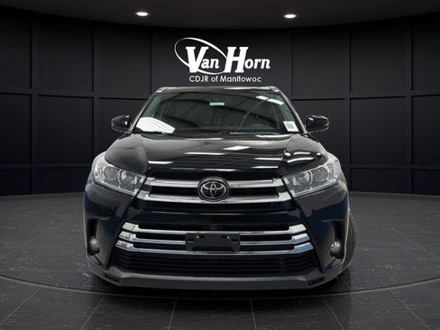 Used 2017 Toyota Highlander Limited Platinum AWD/4WD image 2