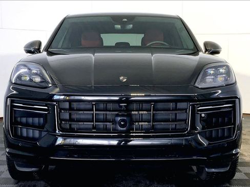Used 2025 Porsche Cayenne Turbo image 10