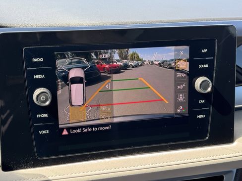 Used 2025 Volkswagen Taos SE AWD/4WD image 24