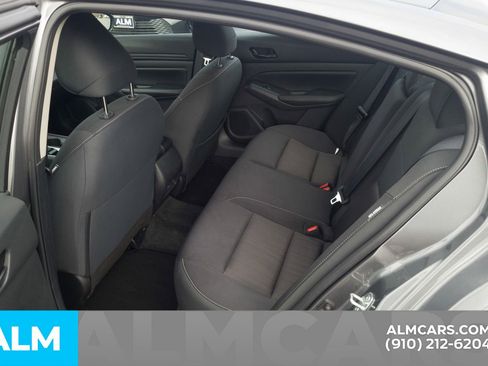 Used 2025 Nissan Altima 2.5 SV image 17