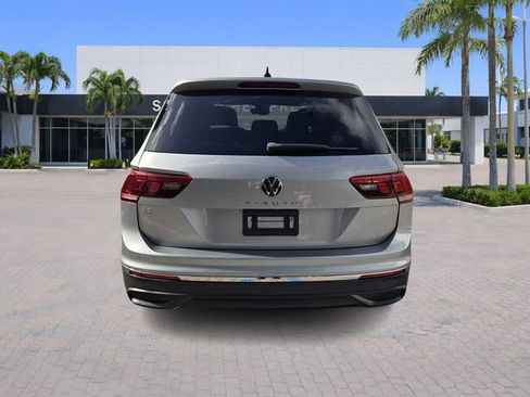 Certified 2023 Volkswagen Tiguan SE w/ Panoramic Sunroof Package FWD image 6