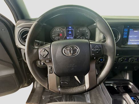 Used 2017 Toyota Tacoma TRD Off-Road w/ Tow Package (A/T) AWD/4WD image 13