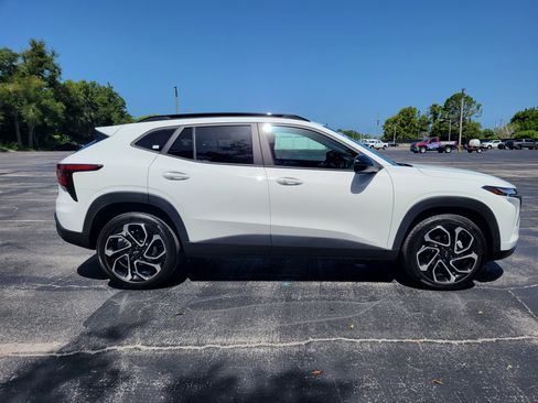 Certified 2024 Chevrolet Trax RS w/ Sunroof Package FWD image 4