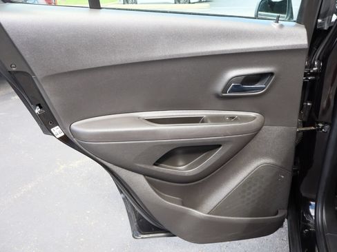 Used 2020 Chevrolet Trax LS w/ LPO, Protection Package FWD image 22