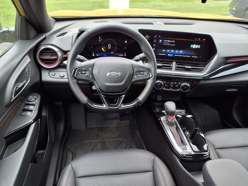 Used 2024 Chevrolet Trax RS w/ Sunroof Package FWD image 7