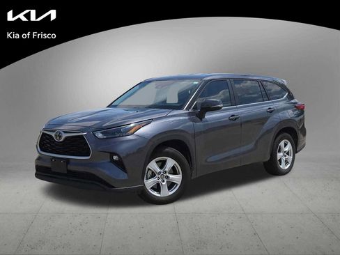 Used 2023 Toyota Highlander LE FWD image 1