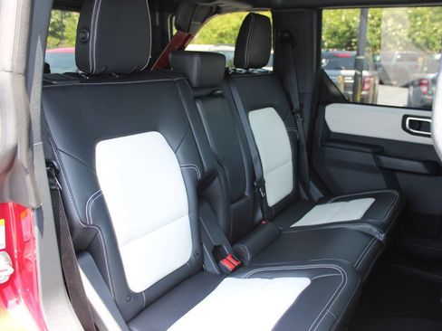New 2026 Ford Bronco Outer Banks w/ Sasquatch Package AWD/4WD image 9