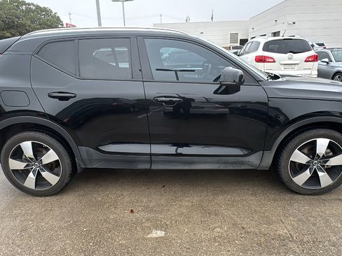 Used 2020 Volvo XC40 T5 Momentum w/ Protection Package Premier image 8
