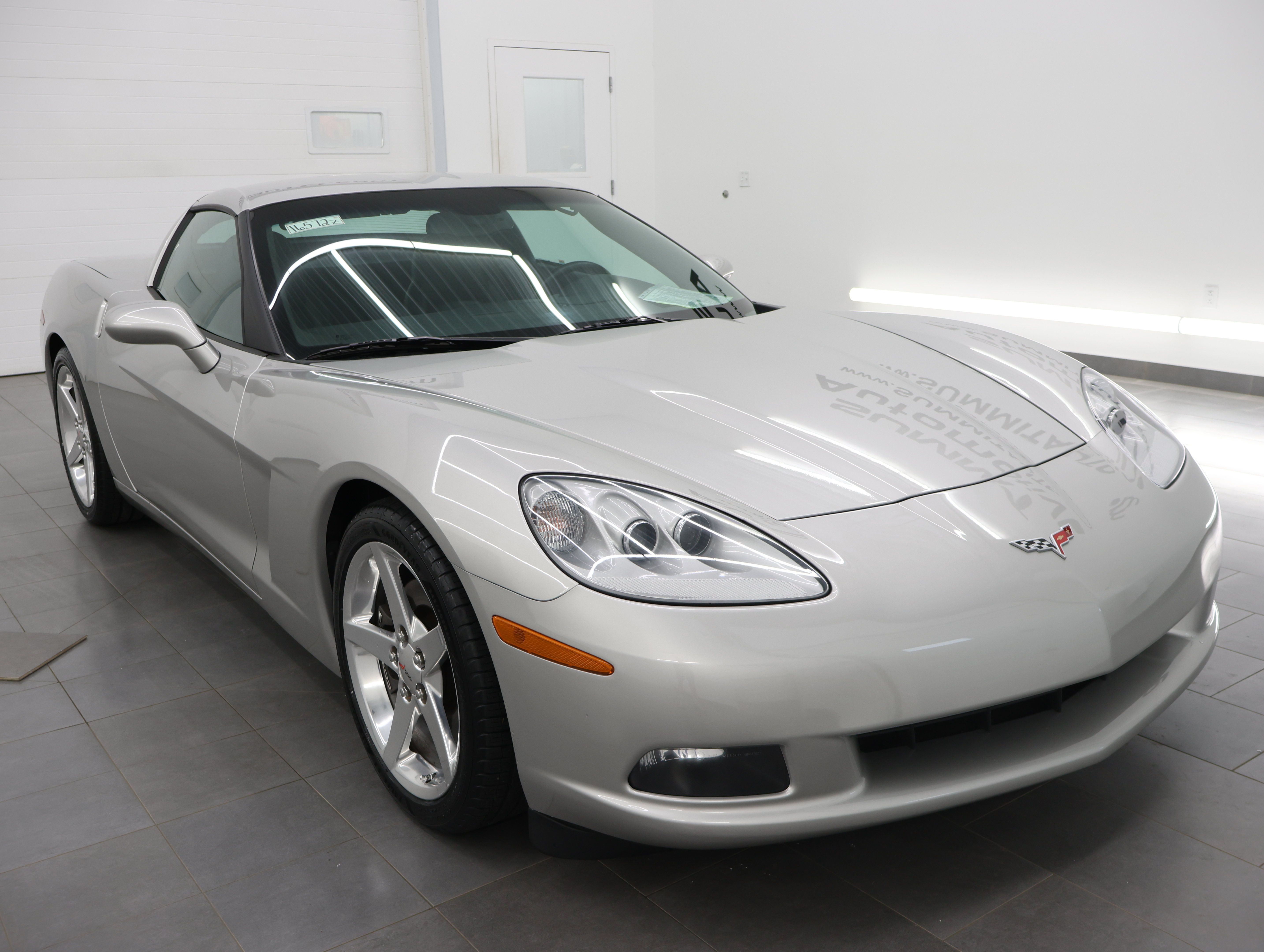 Used 2005 Chevrolet Corvette Coupe w/ Preferred Equipment Group RWD image 2