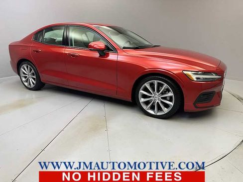 Used 2020 Volvo S60 T5 Momentum image 7