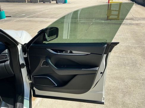 Used 2019 Maserati Levante GranSport image 33