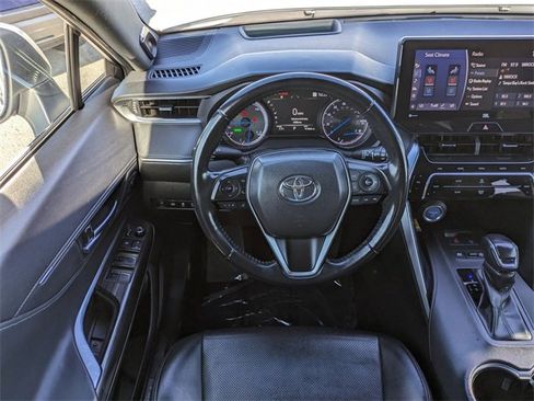 Used 2021 Toyota Venza Limited image 17