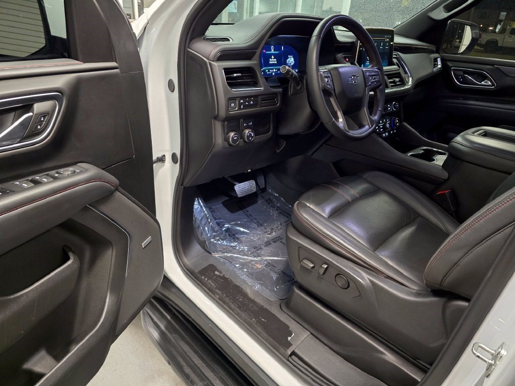 Used 2024 Chevrolet Suburban RST RWD image 16
