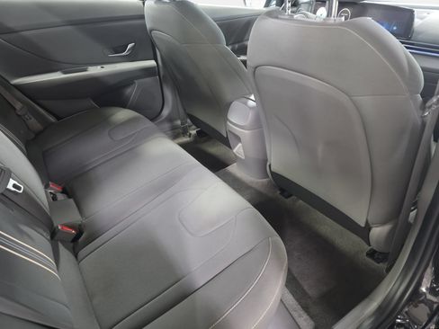 Used 2024 Hyundai Elantra SEL FWD image 11