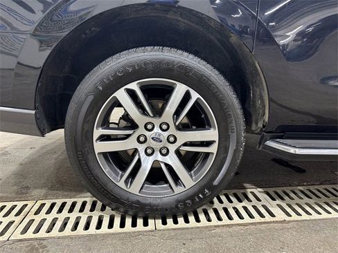 Used 2023 Ford Expedition Max Limited image 9
