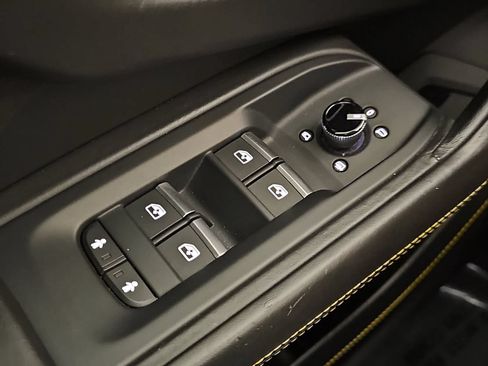 Used 2020 Lamborghini Urus AWD/4WD image 25