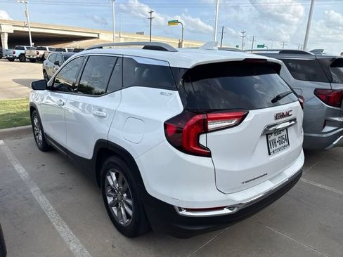 Used 2022 GMC Terrain SLT FWD image 3