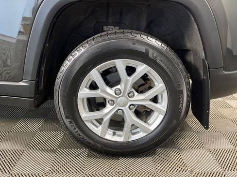 Used 2023 Jeep Grand Cherokee Limited AWD/4WD image 10