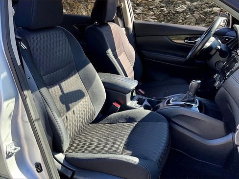 Used 2018 Nissan Rogue SV image 7