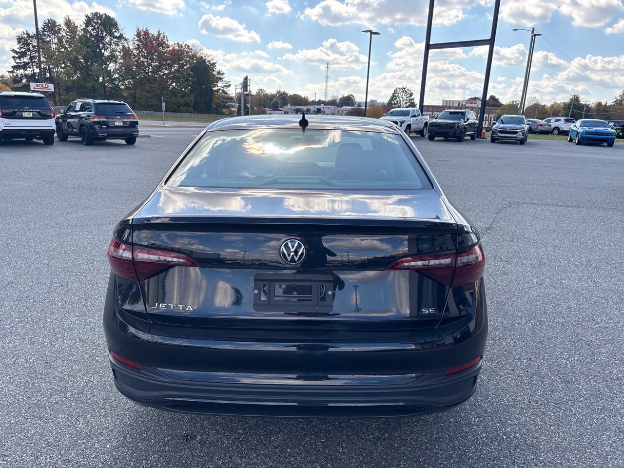 Used 2023 Volkswagen Jetta SE w/ Panoramic Sunroof Package FWD image 8