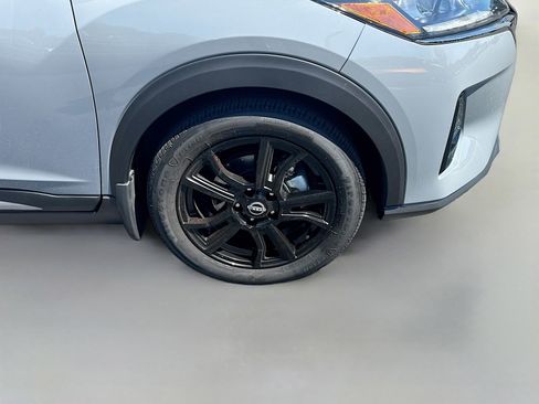 Used 2024 Nissan Kicks SR w/ SR Premium Package FWD image 28