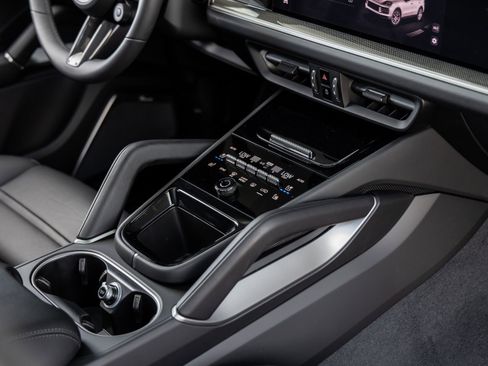 Certified 2025 Porsche Cayenne S image 37