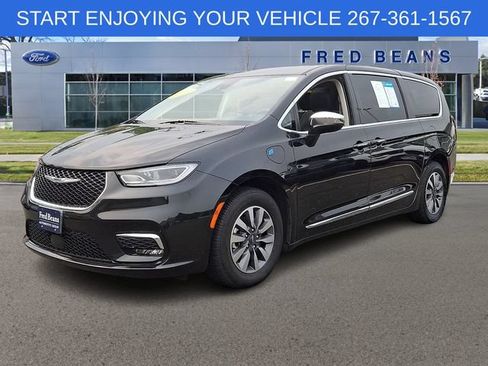 Used 2023 Chrysler Pacifica Limited FWD image 4