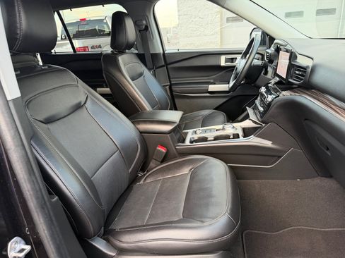 Used 2023 Ford Explorer Limited AWD/4WD image 31