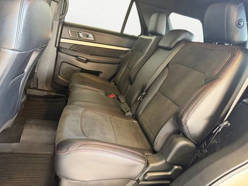 Used 2019 Ford Explorer XLT w/ Equipment Group 202A AWD/4WD image 10