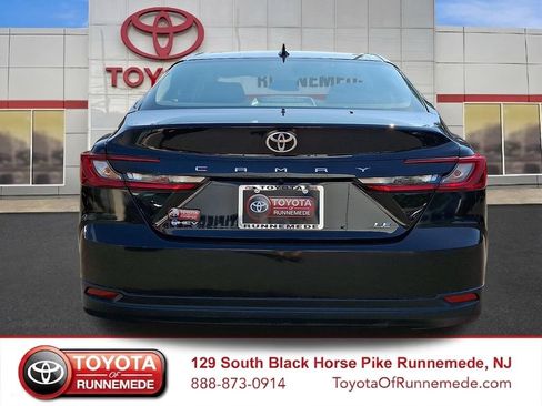 Used 2025 Toyota Camry LE FWD image 5