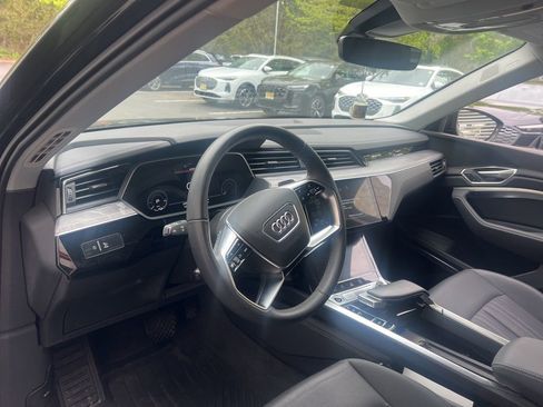 Used 2023 Audi e-tron Premium Plus w/ Premium Plus Package AWD/4WD image 5