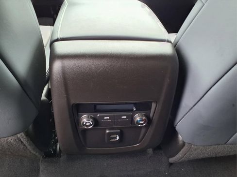 Used 2023 Buick Enclave Essence AWD/4WD image 17