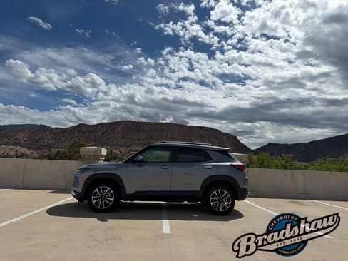 Used 2025 Chevrolet TrailBlazer LT AWD/4WD image 4