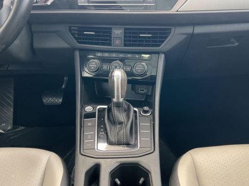 Used 2019 Volkswagen Jetta R-Line image 18