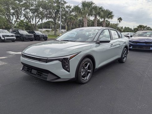 New 2026 Kia K4 FWD image 4