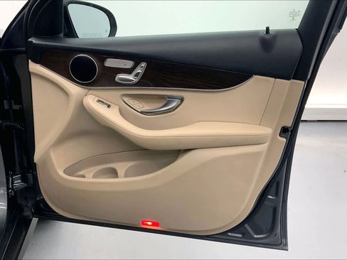 Used 2020 Mercedes-Benz GLC 300 image 9