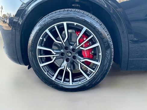 Certified 2024 Maserati Grecale GT image 42