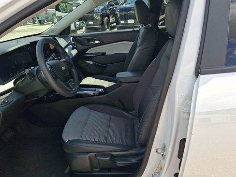 Certified 2024 Chevrolet Trax LT FWD image 15