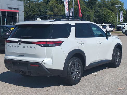 Used 2025 Nissan Pathfinder SV w/ SV Premium Package FWD image 3