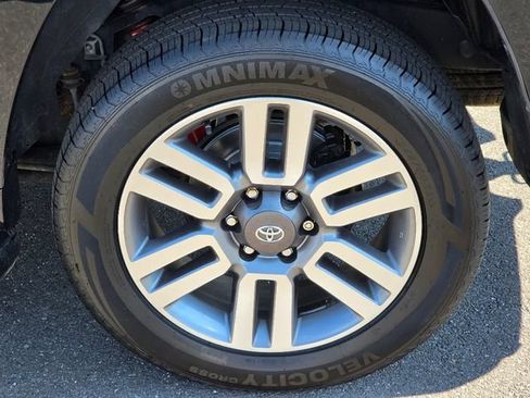 Used 2022 Toyota 4Runner TRD Sport AWD/4WD image 15