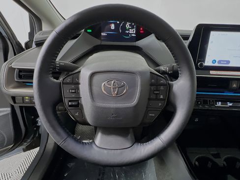 Used 2025 Toyota Prius XLE FWD image 18