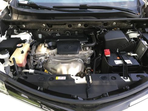 Used 2018 Toyota RAV4 XLE AWD/4WD image 12