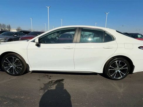 Used 2020 Toyota Camry SE image 5