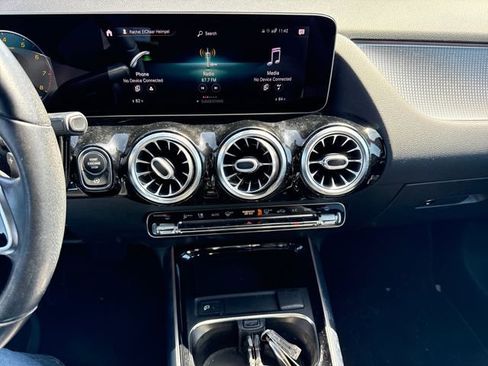 Used 2021 Mercedes-Benz GLA 250 4MATIC image 24