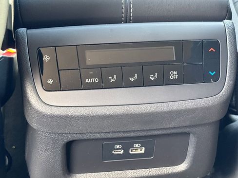 New 2025 Nissan Pathfinder SV w/ Black Appearance Package image 31